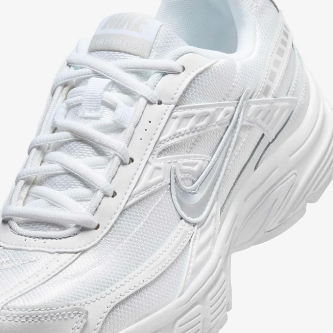 Кроссовки женские Nike Initiator White/Photon Dust/Metallic Silver