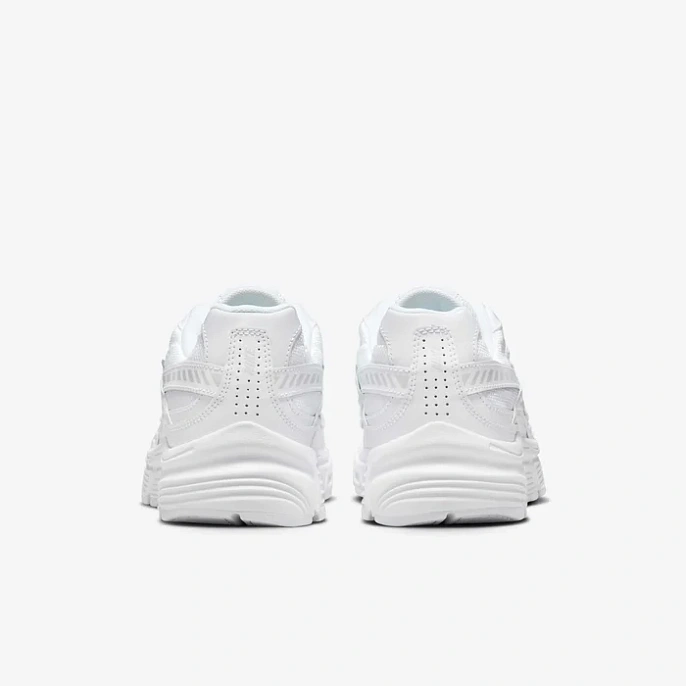 Кроссовки женские Nike Initiator White/Photon Dust/Metallic Silver